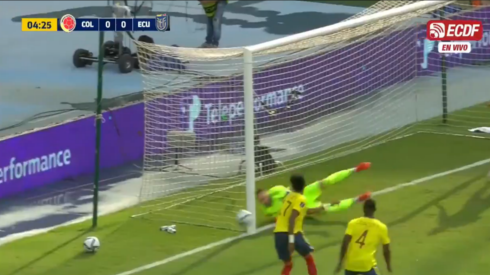 Ecuador dominó en los primeros minutos. Foto: @ElCanalDFutbol