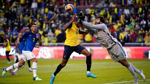 El VAR volvió a cambiar la decisión del árbitro al minuto 91'. Foto: GettyImages