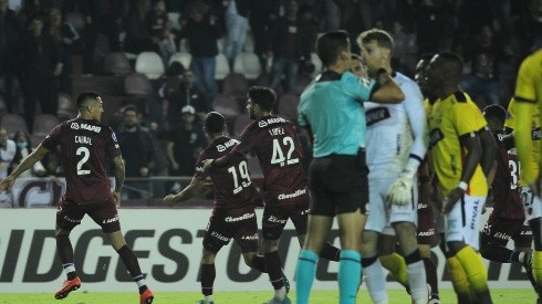 Barcelona perdió contra Lanús. Foto: API