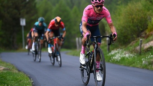 Richard Carapaz sigue como líder en el Giro De Italia, pero ahora su ventaja es mínima