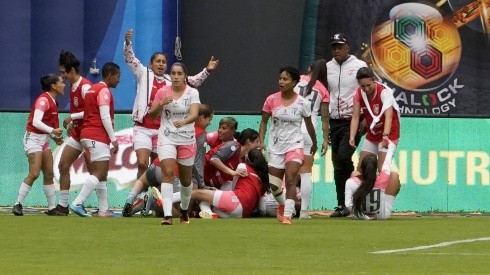 Ñañas levantó su primera copa en el fútbol femenino. Foto: API