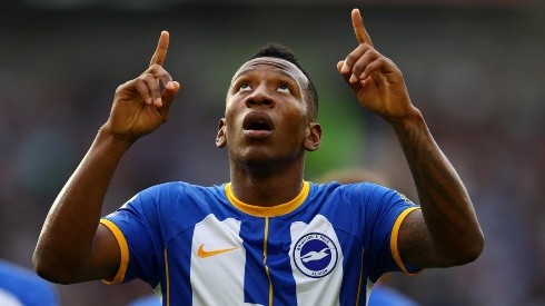 Pervis Estupiñán envió la pelota que termino en el tercer gol del Brighton. Foto: GettyImages