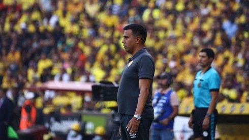César Farías criticó la salida de Ricardo Adé. Foto: API