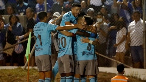 Emelec cerca de firmar a un nuevo central. Foto: API