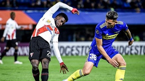 Jonathan Borja dispuando la Copa Libertadores con Always Ready. Foto: Getty Images