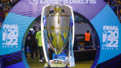 El trofeo de la LigaPro 2022. Foto: API.