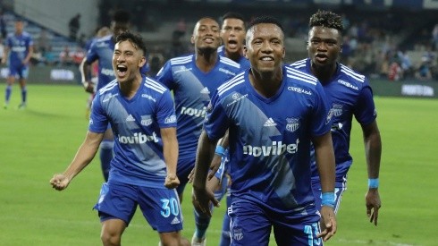 Emelec presentaría su nueva camiseta en este mes. Foto: API