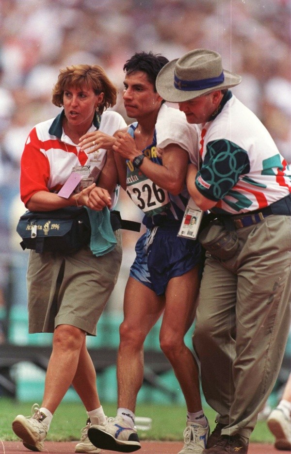 Jefferson Pérez tras ganar la medalla de oro en Atlanta 1996. Foto: Getty